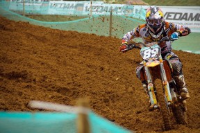卡塔尔世界杯-关键先生巴特勒力挽狂澜，中国队笑傲巅峰对决
